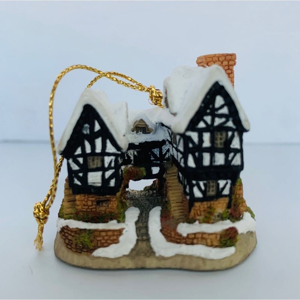 1992 David Winter Cottages Ornament